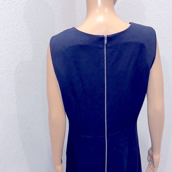 Vintage Diane Von Furstenberg navy blue designer dress w/ pockets. Med wt fabric - Picture 7 of 11